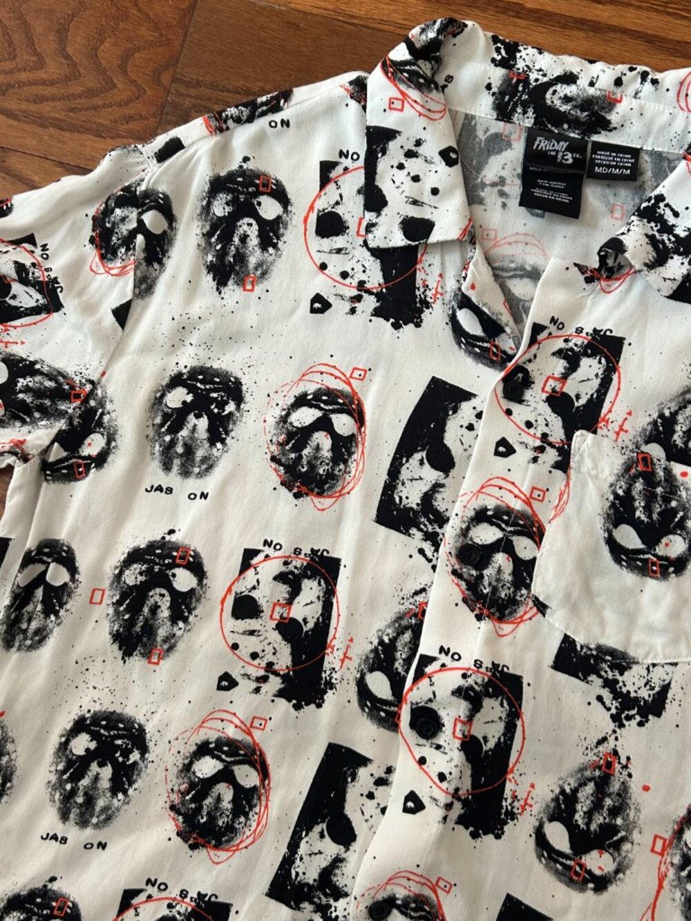 Friday the 13th Jason Voorhees Men's Short-Sleeve Button-Up Shirt Size Medium - Picture 4 of 10